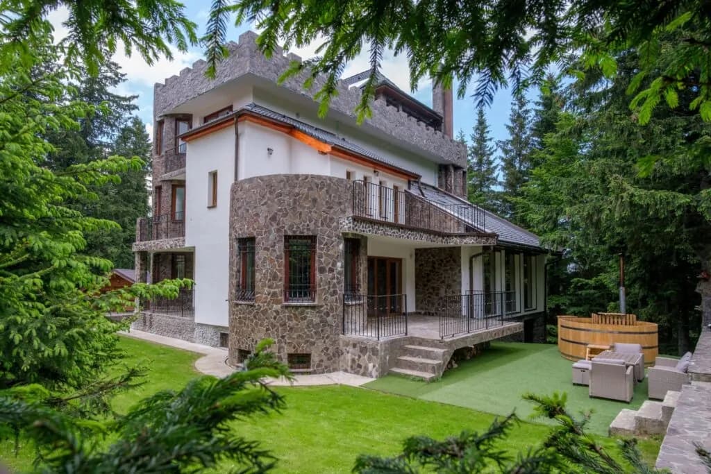 Castelul de Piatra - vedere exterioara